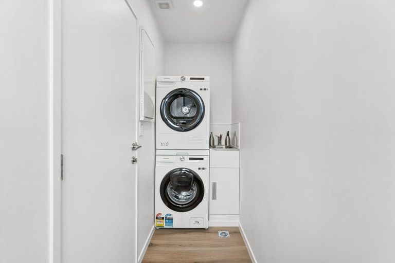 Photo of property in 37 Cessna Crescent, Mangere, Auckland, 2022