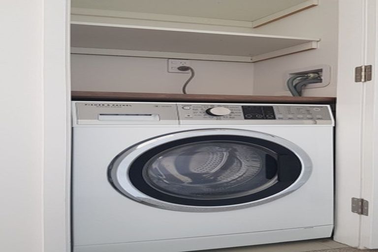 Photo of property in Alpha Apartments, 503/4u Elizabeth Street, Mount Victoria, Wellington, 6011