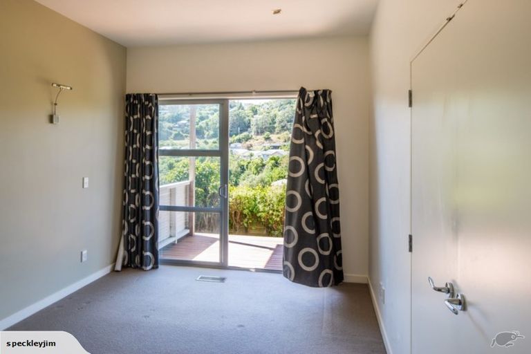 Photo of property in 51 Tiketike Way, Brooklyn, Wellington, 6021