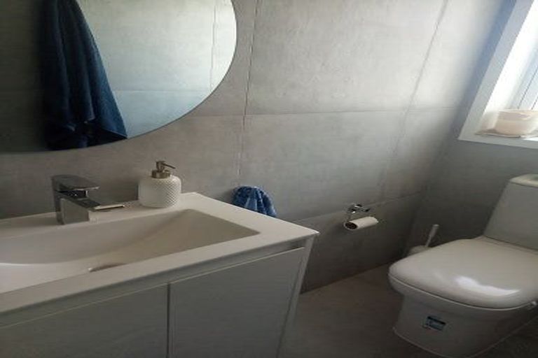 Photo of property in 9 Humphrey Kemp Avenue, Henderson, Auckland, 0612