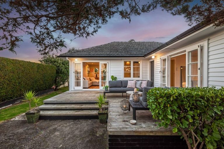 Photo of property in 422a Old Te Atatu Road, Te Atatu Peninsula, Auckland, 0610