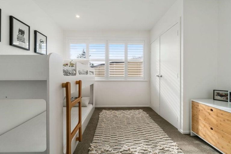 Photo of property in 27 Taioma Crescent, Te Atatu Peninsula, Auckland, 0610