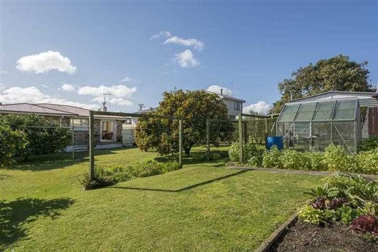 Photo of property in 32 Alverstoke Road, Parkvale, Tauranga, 3112