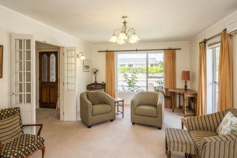 Photo of property in 60 Rewarewa Crescent, Waikanae, 5036