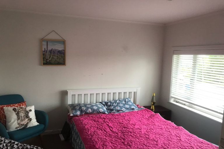 Photo of property in 4 Highland Avenue, Titirangi, Auckland, 0604