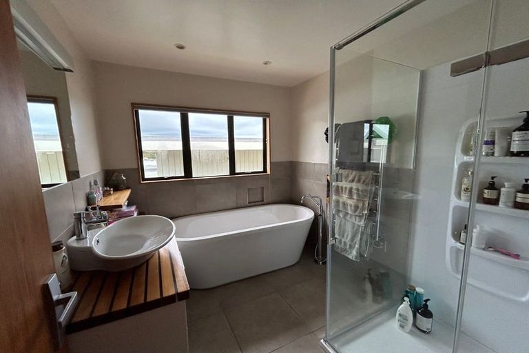 Photo of property in 16 Trevor Terrace, Paremata, Porirua, 5024