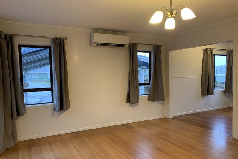 Photo of property in 1/114 Kervil Avenue, Te Atatu Peninsula, Auckland, 0610