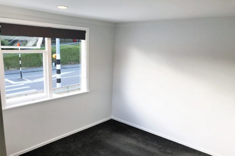 Photo of property in 118b Newlands Road, Newlands, Wellington, 6037