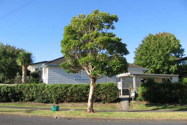 Photo of property in 12 Craigbank Avenue, New Lynn, Auckland, 0600