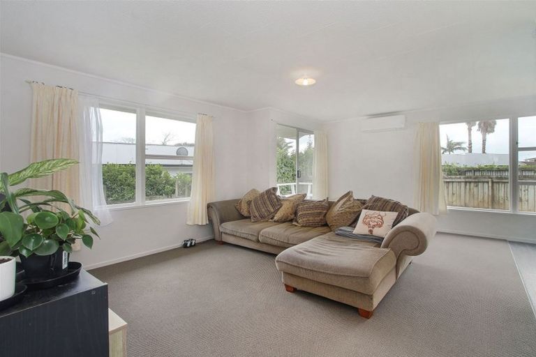 Photo of property in 11 Litchfield Place, Clarks Beach, 2122