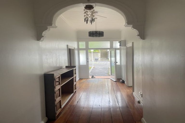 Photo of property in 19 Myrtle Crescent, Mount Cook, Wellington, 6021