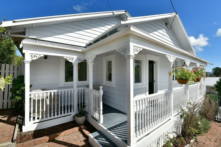 Photo of property in 43 Puriri Street, Helensville, 0800