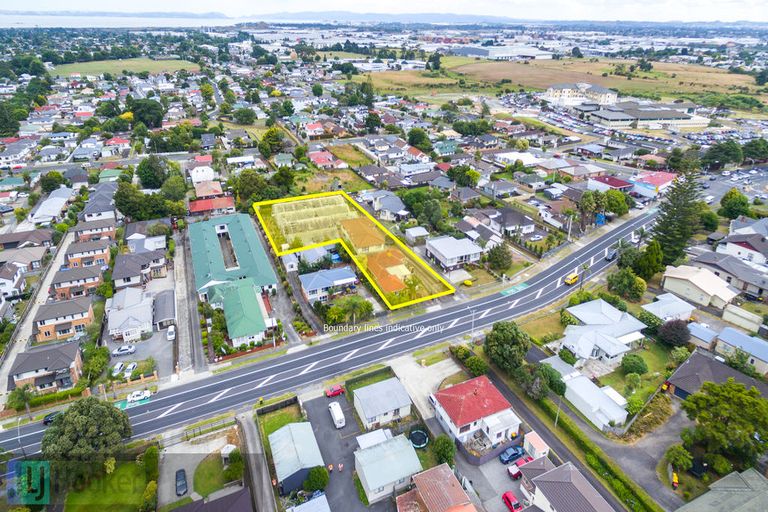 Photo of property in 1/35 Great South Road, Manurewa, Auckland, 2102