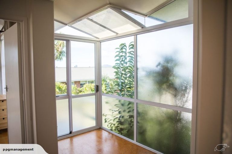 Photo of property in 1/11 Liston Street, Northcote, Auckland, 0627