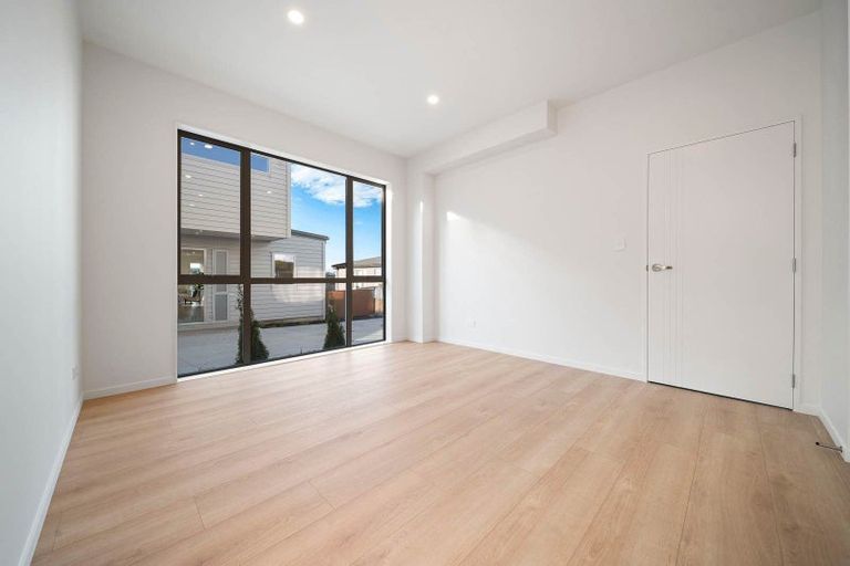 Photo of property in 1b Clematis Avenue, Murrays Bay, Auckland, 0630