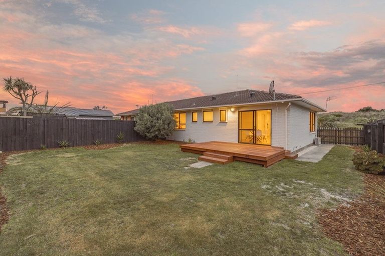 Photo of property in 2/22 Marine Parade, North New Brighton, Christchurch, 8083
