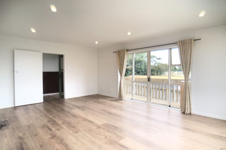 Photo of property in 8a Harrington Road, Henderson, Auckland, 0610