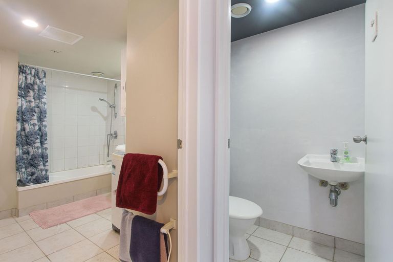 Photo of property in 2q/10 Crown Lynn Place, New Lynn, Auckland, 0600