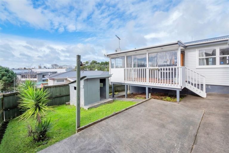 Photo of property in 20 Riserra Drive, Ranui, Auckland, 0612