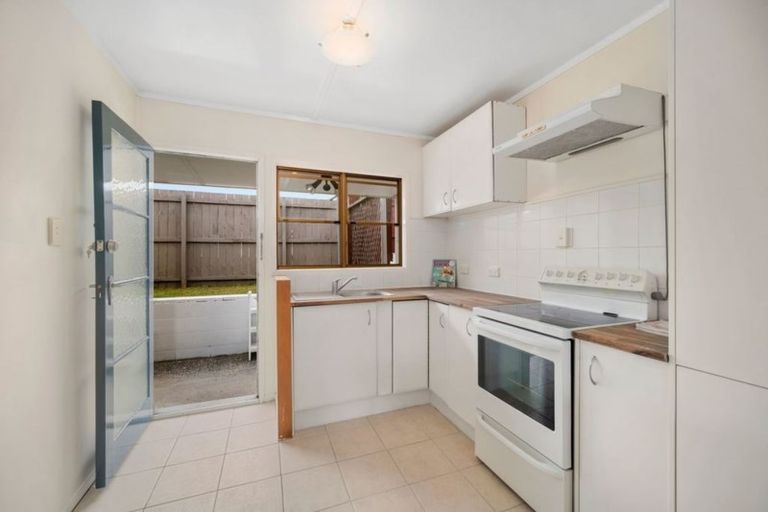 Photo of property in 2/35-37 O'donn Avenue, Beach Haven, Auckland, 0626