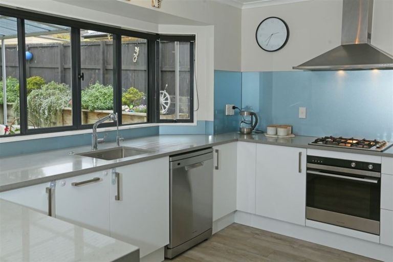 Photo of property in 17 Reybert Place, Massey, Auckland, 0614