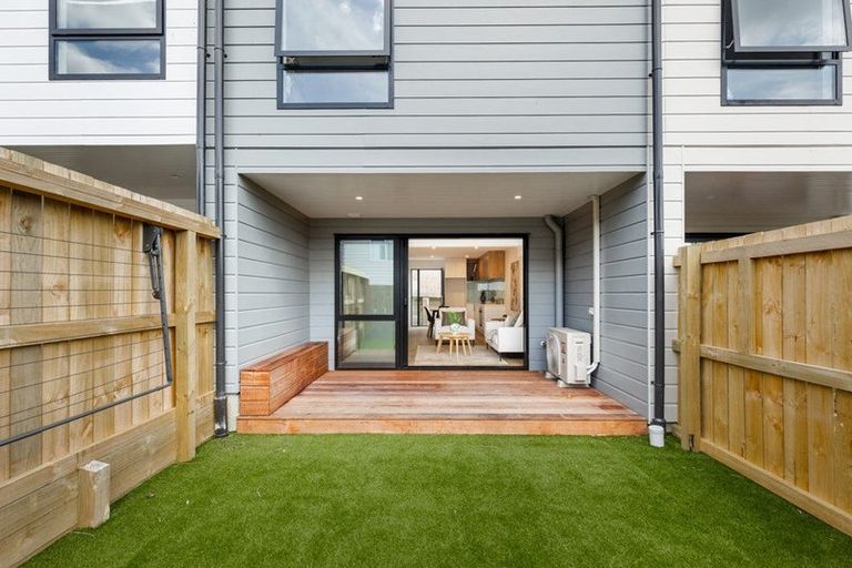 Photo of property in 21 Divich Avenue, Te Atatu South, Auckland, 0610