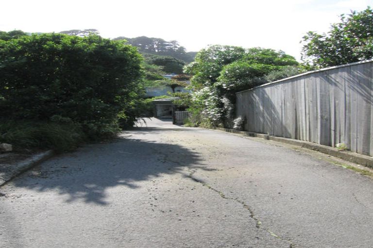Photo of property in 15 Glenville Road, Karaka Bays, Wellington, 6022