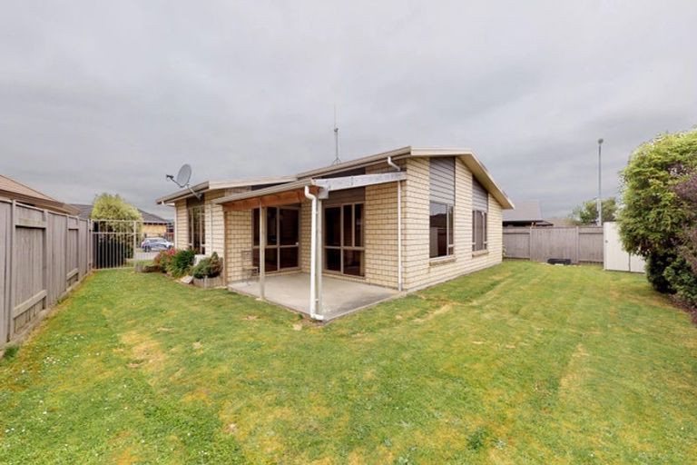 Photo of property in 6 Geneva Terrace, Kelvin Grove, Palmerston North, 4414