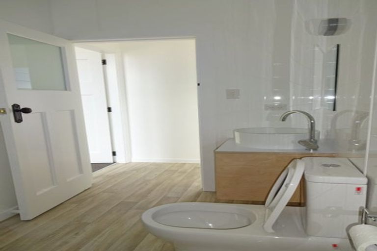 Photo of property in 73 Queens Drive, Lyall Bay, Wellington, 6022