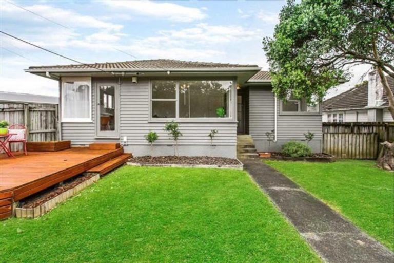 Photo of property in 29 Woodside Road, Massey, Auckland, 0614