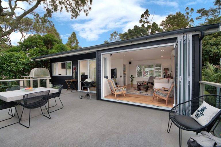 Photo of property in 28 Opou Road, Titirangi, Auckland, 0604