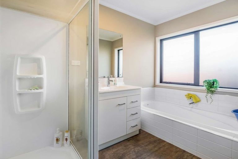 Photo of property in 33 Faringdon Boulevard, Rolleston, 7615