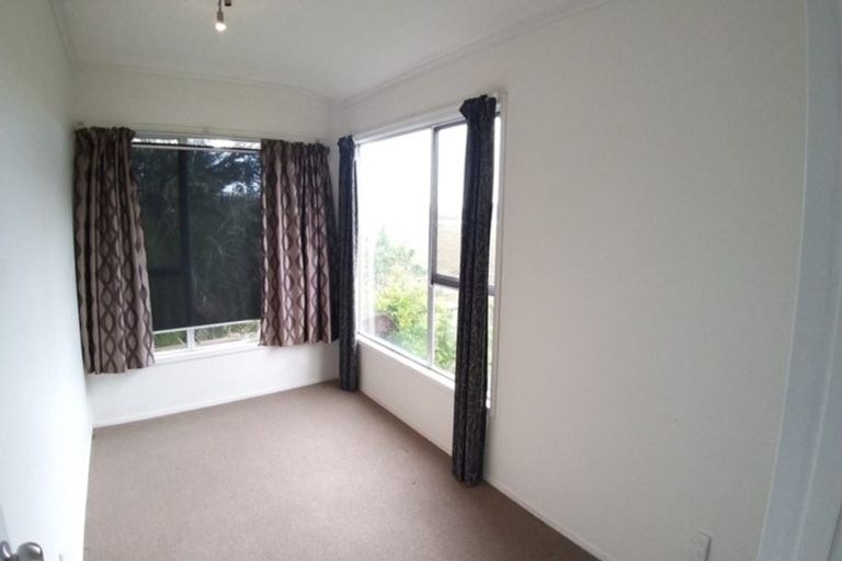 Photo of property in 127 Edgewater Drive, Pakuranga, Auckland, 2010