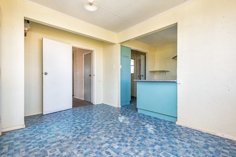Photo of property in 18 Goldsmith Crescent, Levin, 5510