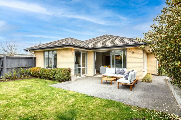 Photo of property in 17 Breton Close, Northwood, Christchurch, 8051