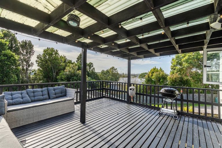 Photo of property in 2/20 Celeste Place, Totara Vale, Auckland, 0627