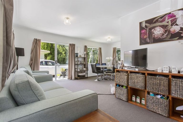 Photo of property in 28 Forest Hill Road, Henderson, Auckland, 0612