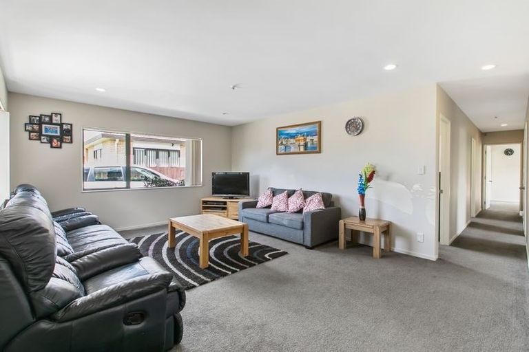 Photo of property in 24 Maadi Place, Papakura, 2110