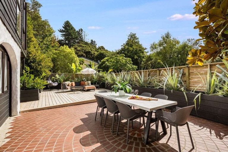 Photo of property in 2 Pohue Grove, Stokes Valley, Lower Hutt, 5019