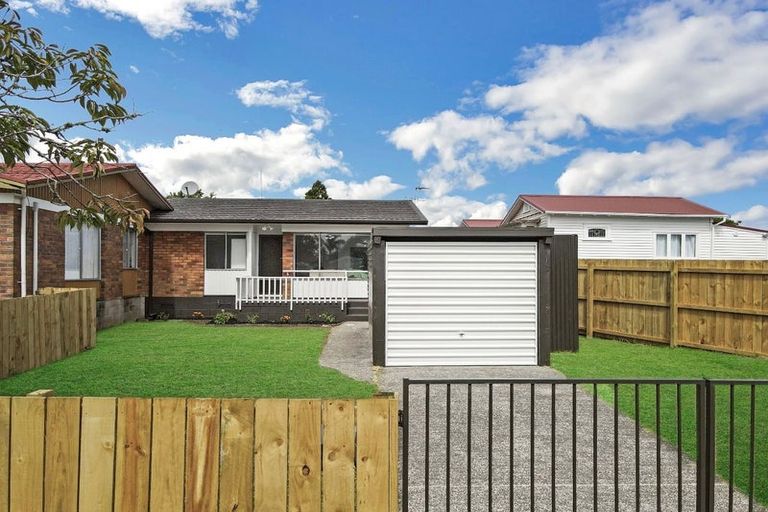 Photo of property in 3/2 Mickle Street, Te Atatu South, Auckland, 0610