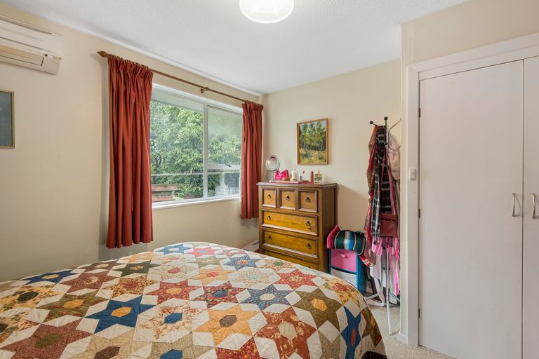 Photo of property in 49 Oakley Crescent, Hornby, Christchurch, 8042