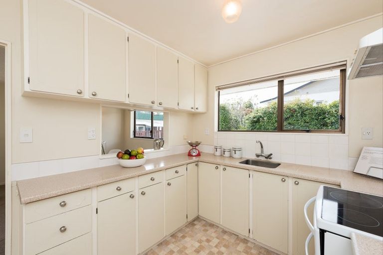 Photo of property in 27 Parkvale Road, Karori, Wellington, 6012