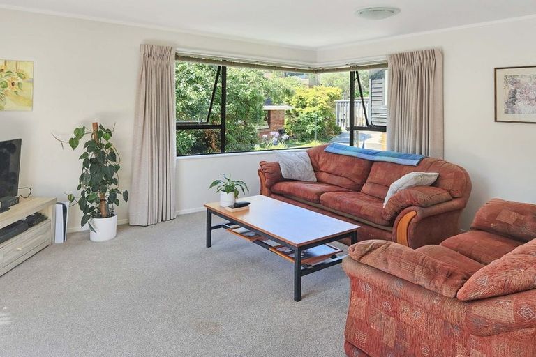 Photo of property in 42 Thatcher Crescent, Crofton Downs, Wellington, 6035