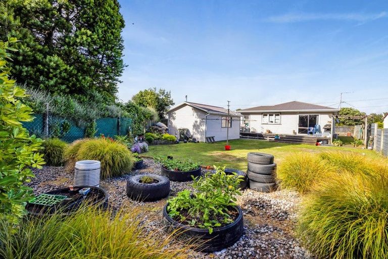 Photo of property in 9 Manawapou Road, Hawera, 4610