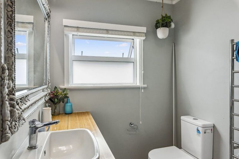 Photo of property in 116 Seaview Road, Paraparaumu Beach, Paraparaumu, 5032