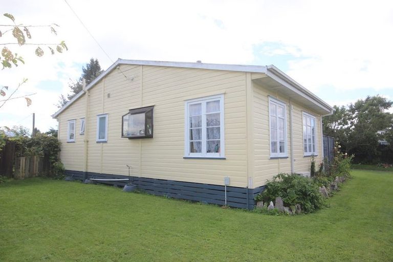 Photo of property in 2 Ettrick Place, Tokoroa, 3420