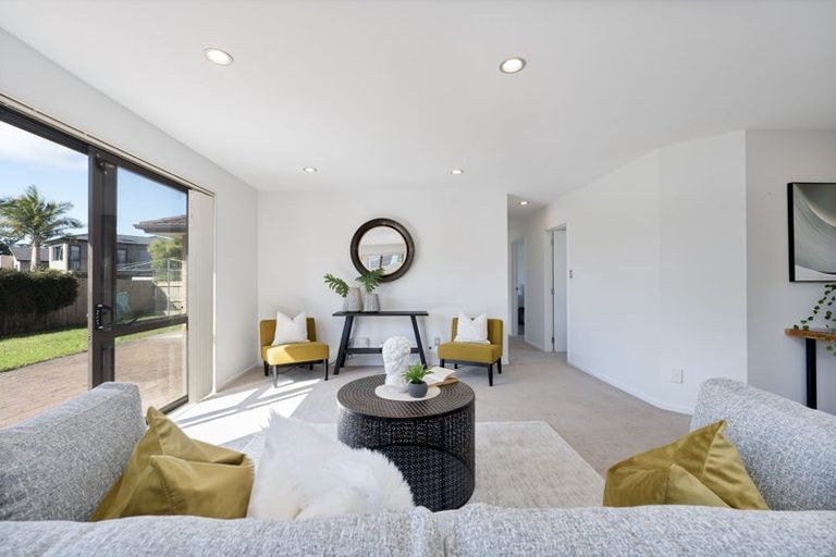 Photo of property in 33 South Kensington Way, Henderson, Auckland, 0612