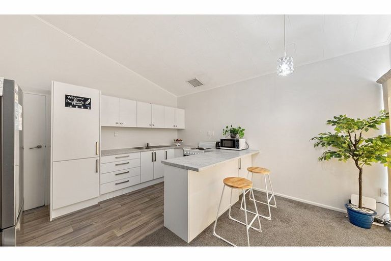 Photo of property in 61 Landsdowne Terrace, Cashmere, Christchurch, 8022