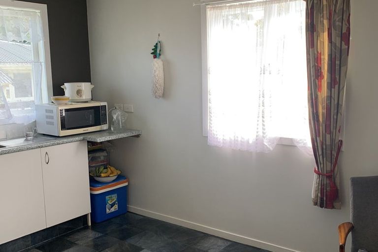 Photo of property in 36 Kaikoura Street, Henderson, Auckland, 0612