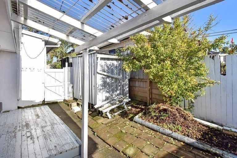 Photo of property in 2/5 Deering Place, Papatoetoe, Auckland, 2025